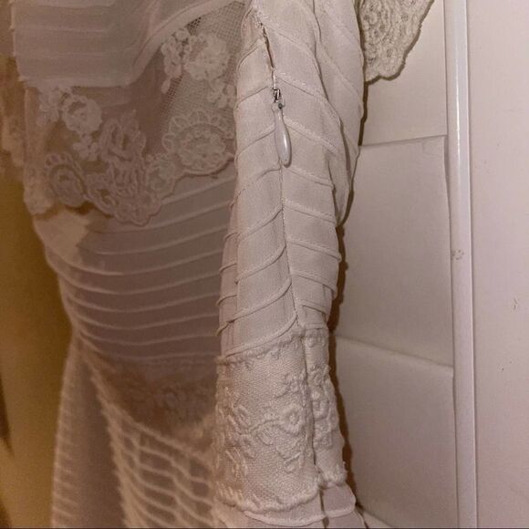 Alice by Temperly White Lace Whispers Off Shoulder Mini Dress Sz 4 - Picture 13 of 14